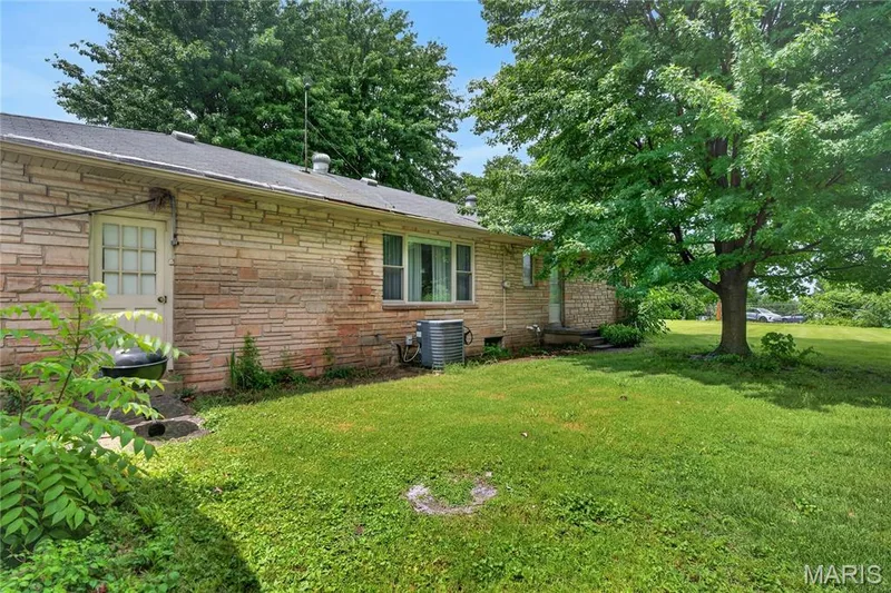 7 Wayne Street, St Charles, MO 63301 — listing photo 39 of 43