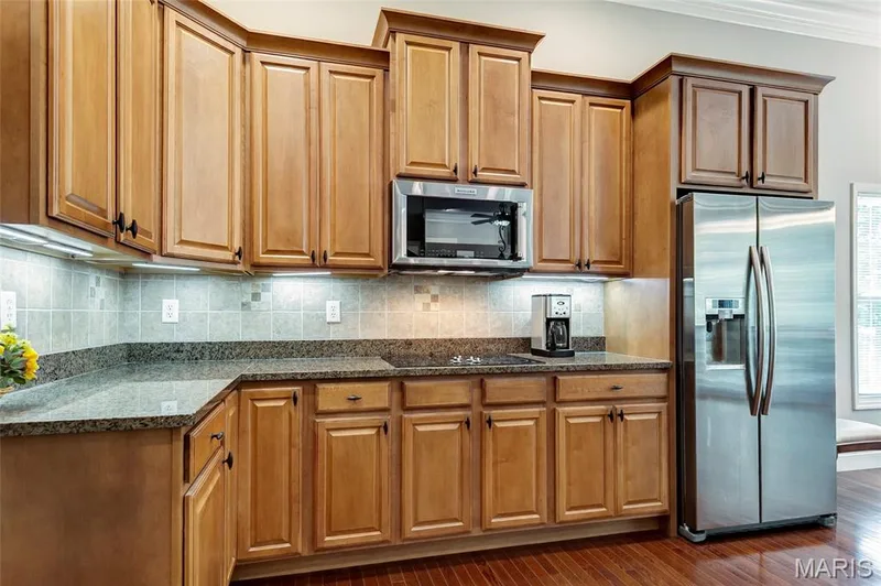 Pristine 42"maple cabinetry — 1209 Silver Fern Drive, Lake St. Louis, MO 63367