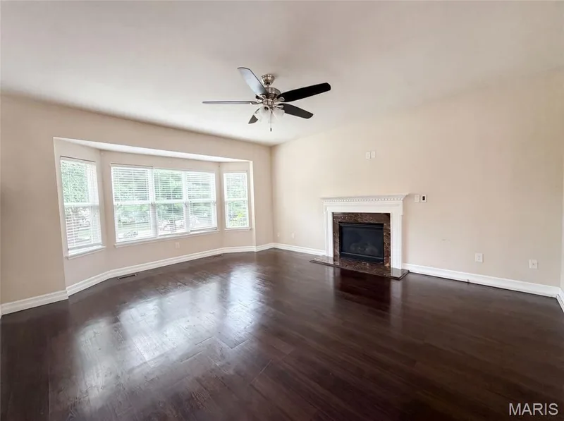 819 Harding Street, St Peters, MO 63376 — listing photo 3 of 29