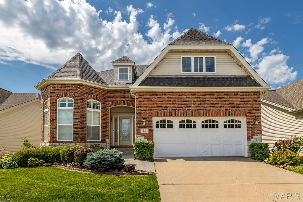 Beautiful curb appeal on this home that has yard maintenance & snow removal. — 14 Burgundy Place Drive, Dardenne Prairie, MO 63368