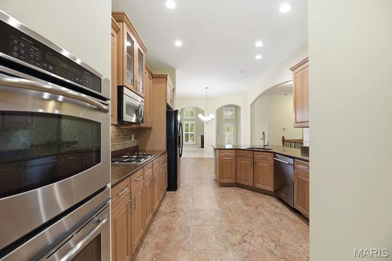Large kitchen with double oven — 14 Burgundy Place Drive, Dardenne Prairie, MO 63368