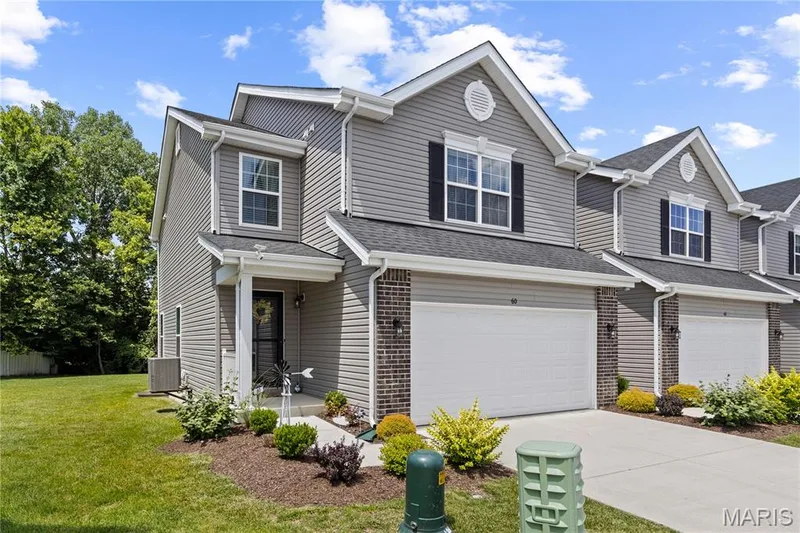 60 Richmond Center Court, St Peters, MO 63376 — listing photo 2 of 31