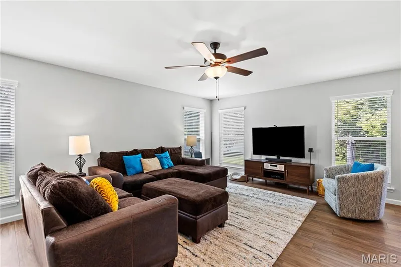 60 Richmond Center Court, St Peters, MO 63376 — listing photo 8 of 31