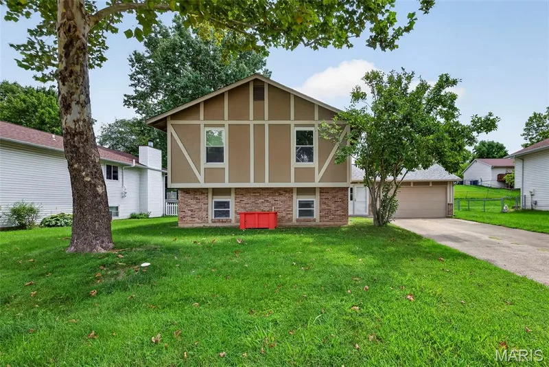 1719 Foxglove Drive, St Charles, MO 63303 — listing photo 2 of 38