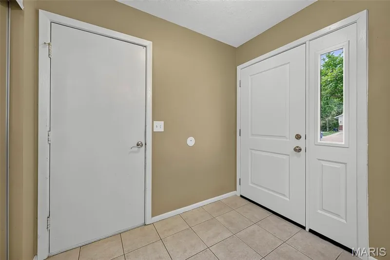 1719 Foxglove Drive, St Charles, MO 63303 — listing photo 4 of 38