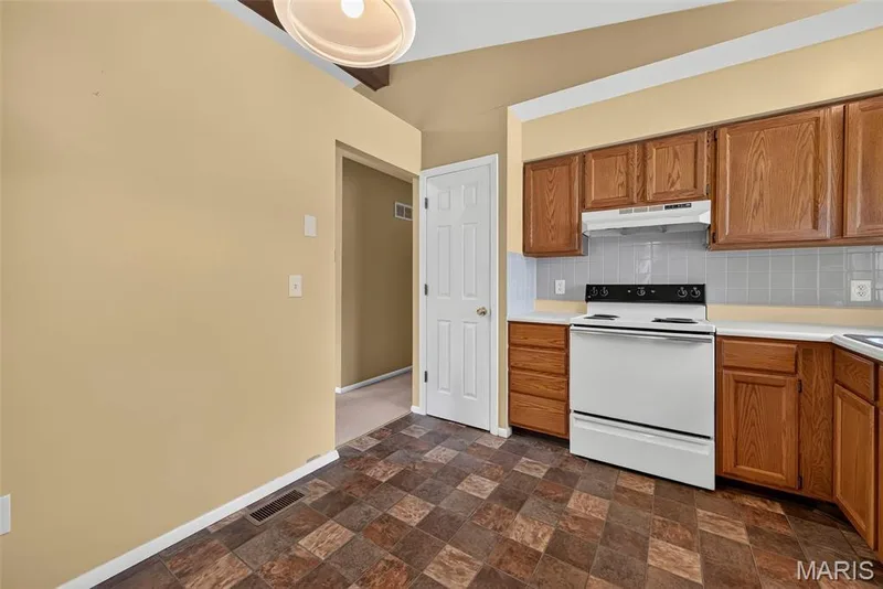 1719 Foxglove Drive, St Charles, MO 63303 — listing photo 12 of 38