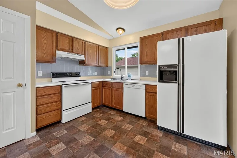 1719 Foxglove Drive, St Charles, MO 63303 — listing photo 13 of 38