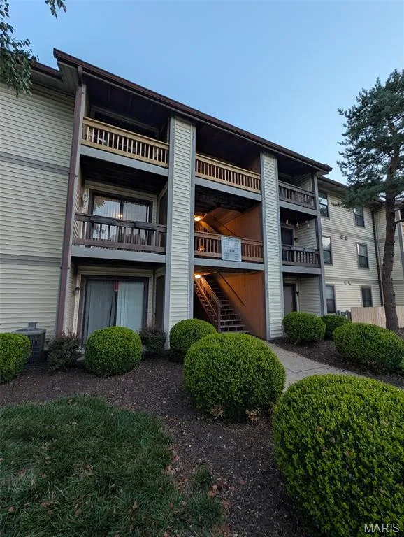 1430 Summergate Parkway #J, St Charles, MO — listing photo 1