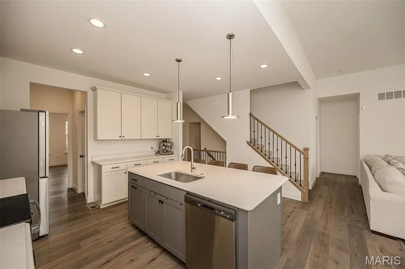 Large island with breakfast bar. — 325 Gailin Drive, Lake St. Louis, MO 63367