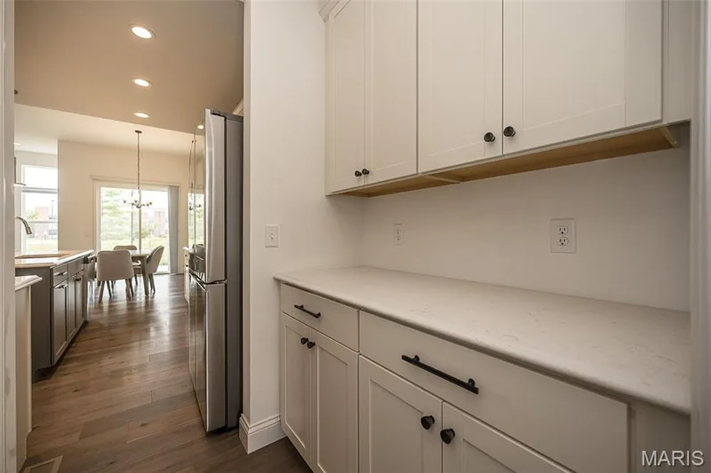 Coffee bar between the Kitchen and Dinning Room — 325 Gailin Drive, Lake St. Louis, MO 63367