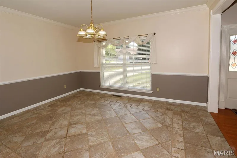 28 Seabiscuit Drive, St Charles, MO 63301 — listing photo 5 of 30