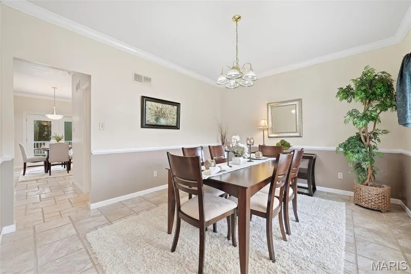 28 Seabiscuit Drive, St Charles, MO 63301 — listing photo 5 of 32