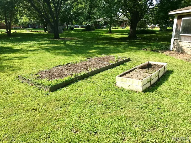 raised garden beds — 1325 2nd Street, Portage Des Sioux, MO 63373
