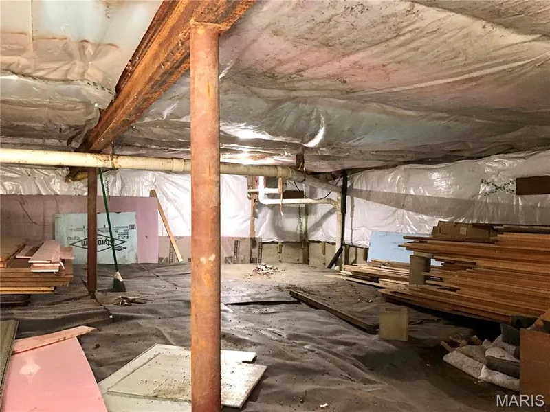 flow through basement. floor is heavy duty (roofing) rubber. — 1325 2nd Street, Portage Des Sioux, MO 63373