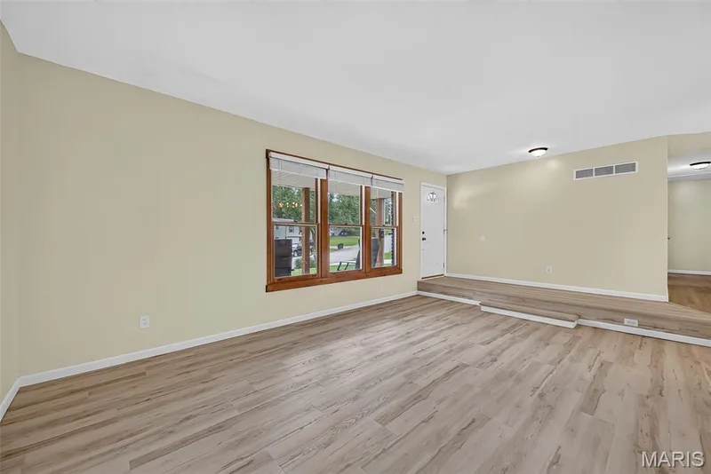 Sunken living room off main entry — 208 Meadowlark Lane, St Charles, MO 63301