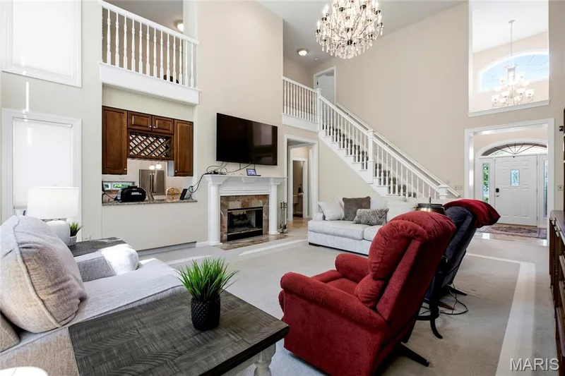 15920 Picardy Crest Court, Chesterfield, MO 63017 — listing photo 3 of 39