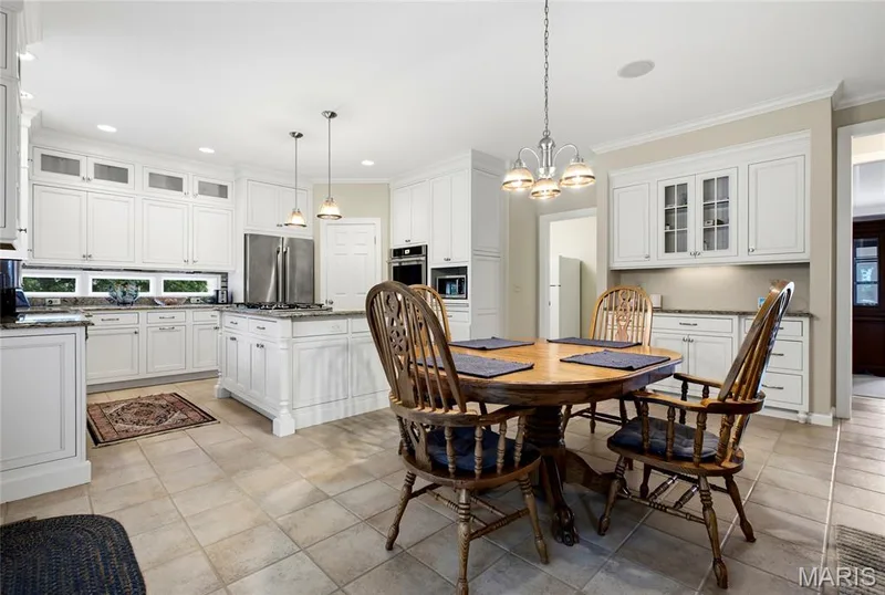15920 Picardy Crest Court, Chesterfield, MO 63017 — listing photo 7 of 39