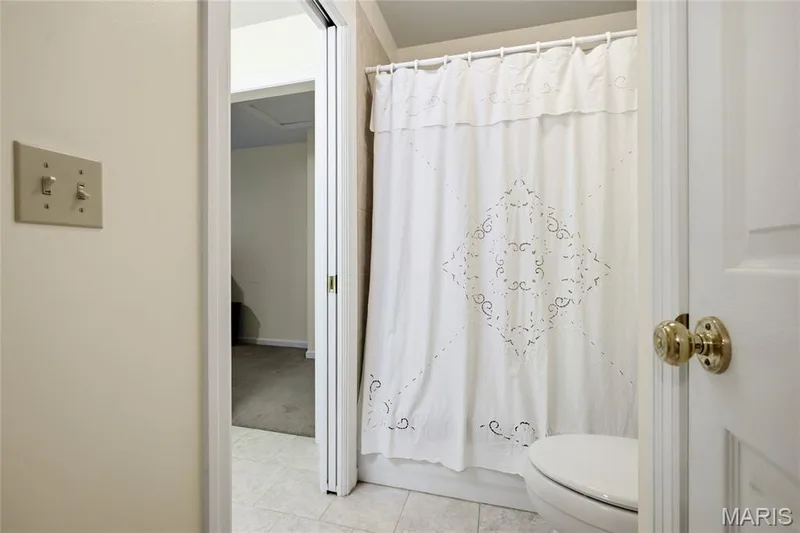 15920 Picardy Crest Court, Chesterfield, MO 63017 — listing photo 19 of 39