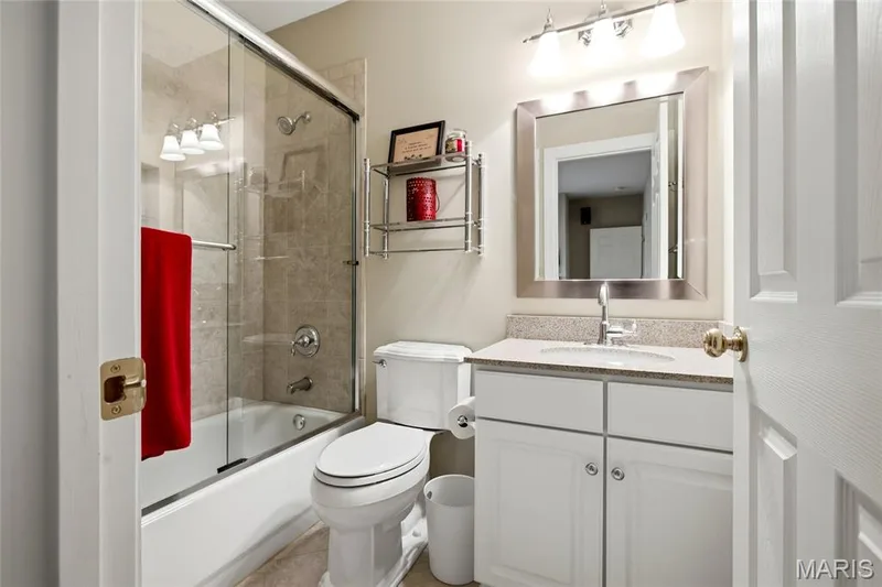 15920 Picardy Crest Court, Chesterfield, MO 63017 — listing photo 25 of 39