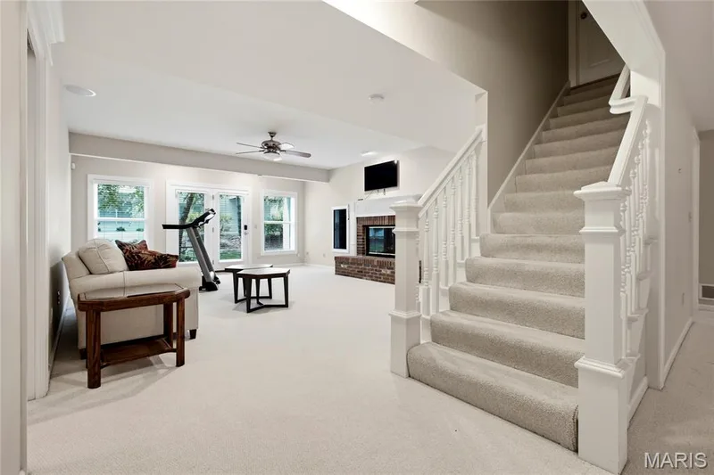 15920 Picardy Crest Court, Chesterfield, MO 63017 — listing photo 26 of 39