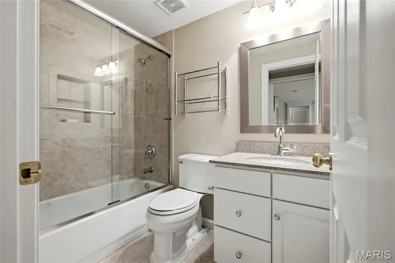 15920 Picardy Crest Court, Chesterfield, MO 63017 — listing photo 28 of 39