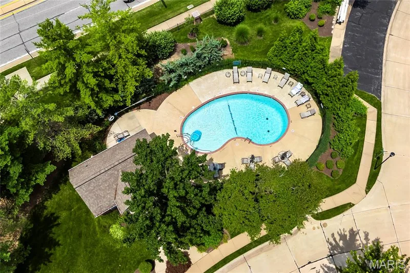 15920 Picardy Crest Court, Chesterfield, MO 63017 — listing photo 34 of 39