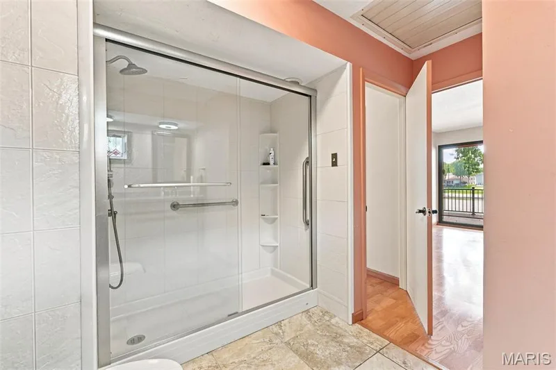 Hall Bathroom — 4 Harbor Point Court, Lake St. Louis, MO 63367
