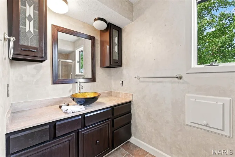 Primary En Suite with Oversize Vanity, Private Water Closet, Tub and Separate Shower — 4 Harbor Point Court, Lake St. Louis, MO 63367