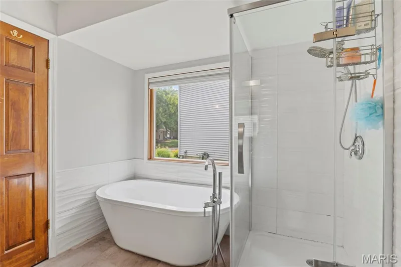 484 Saint Thomas Isle Lane, Wildwood, MO 63040 — listing photo 8 of 42