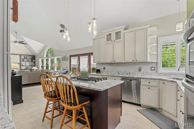 484 Saint Thomas Isle Lane, Wildwood, MO 63040 — listing photo 16 of 42