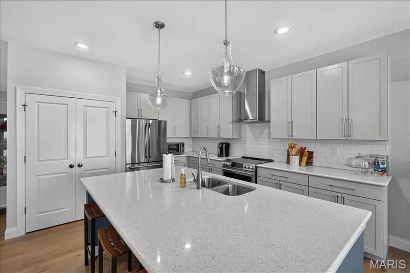 656 Moffett Laurel Drive, Lake St. Louis, MO 63367 — listing photo 3 of 47