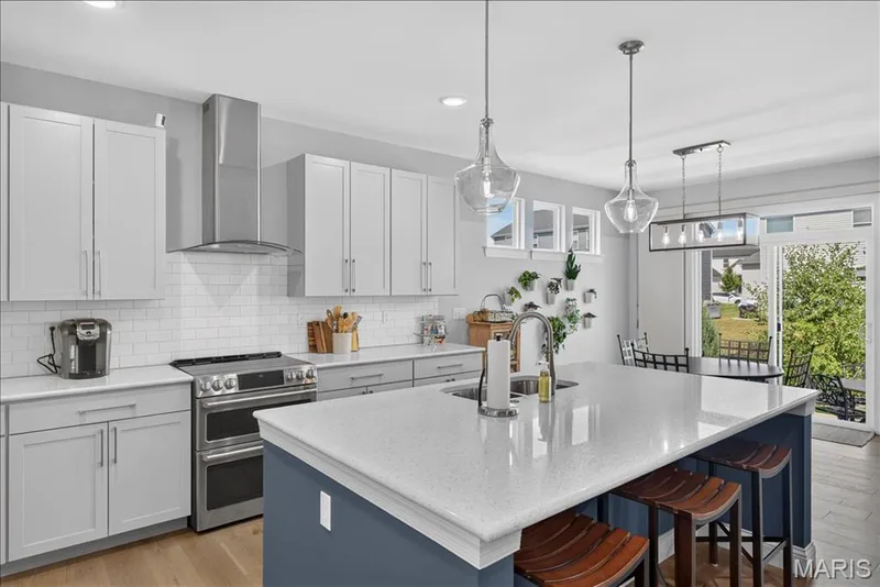 656 Moffett Laurel Drive, Lake St. Louis, MO 63367 — listing photo 2 of 47