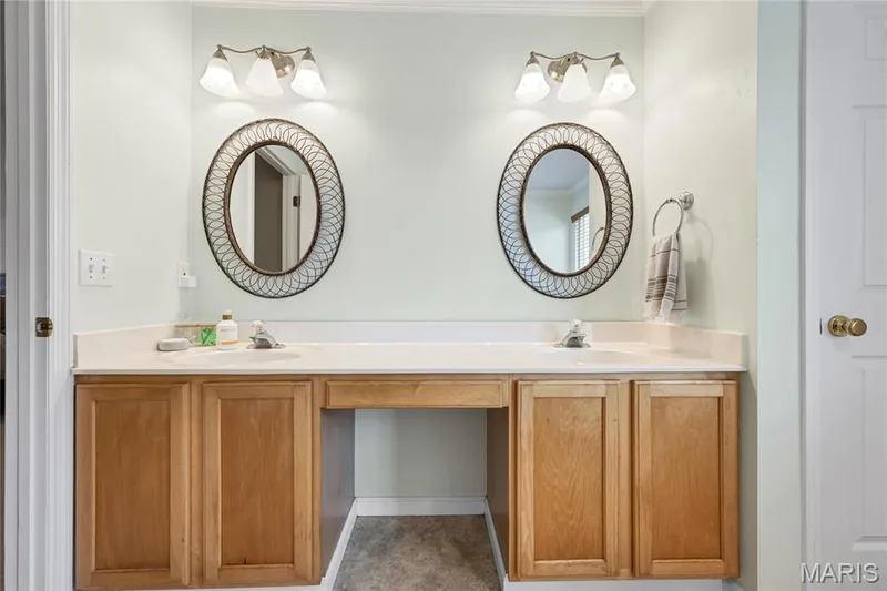 Get ready together but with your own space in the master en suite. — 2304 Bear Fountain Run, Wentzville, MO 63385