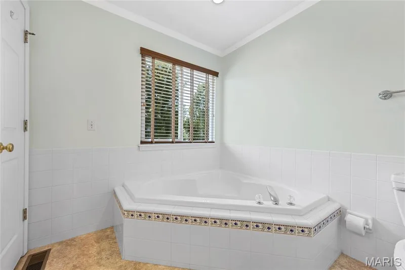 Soaking tub in the master en suite and a linen closet. — 2304 Bear Fountain Run, Wentzville, MO 63385