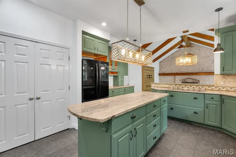 1827 Shiloh Woods Road, Wildwood, MO 63005 — listing photo 13 of 57