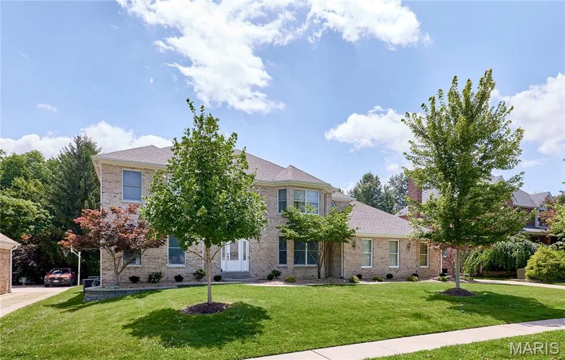16 Delacroix Place, St Charles, MO 63303 — listing photo 2 of 97