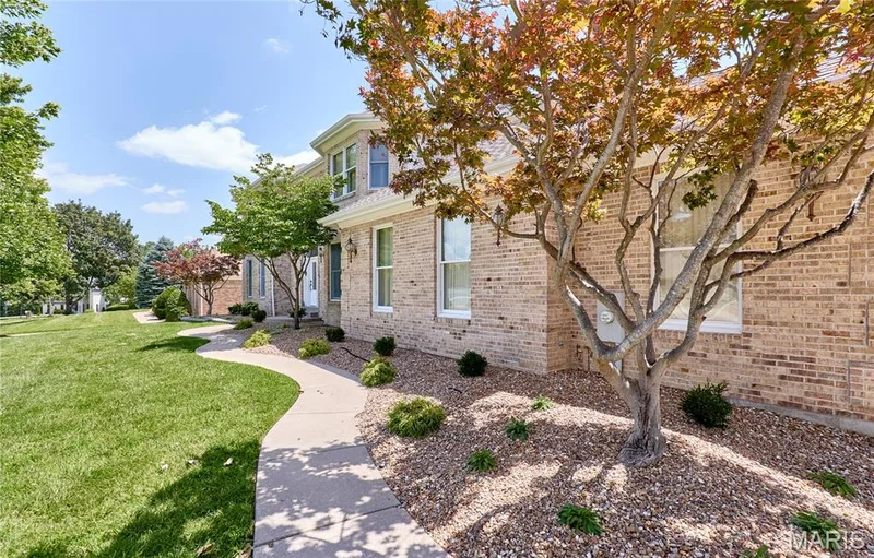 16 Delacroix Place, St Charles, MO 63303 — listing photo 4 of 97
