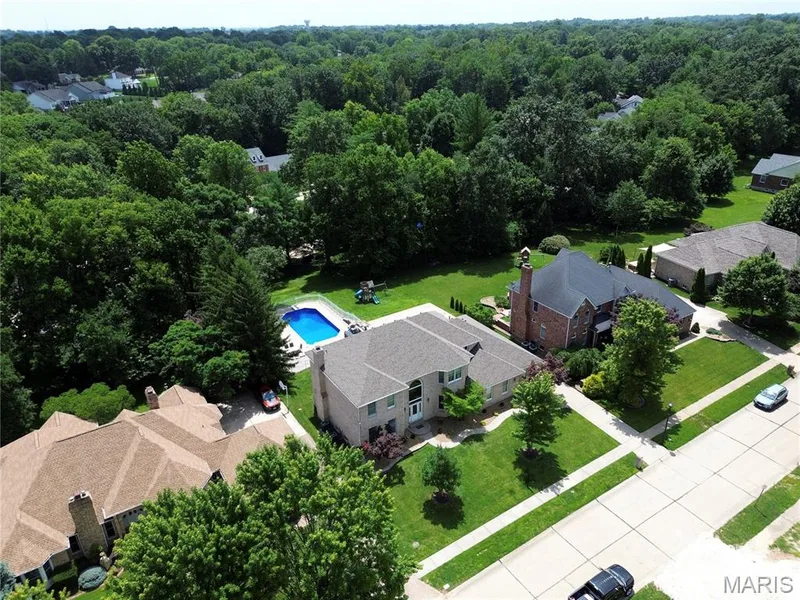 16 Delacroix Place, St Charles, MO 63303 — listing photo 6 of 97