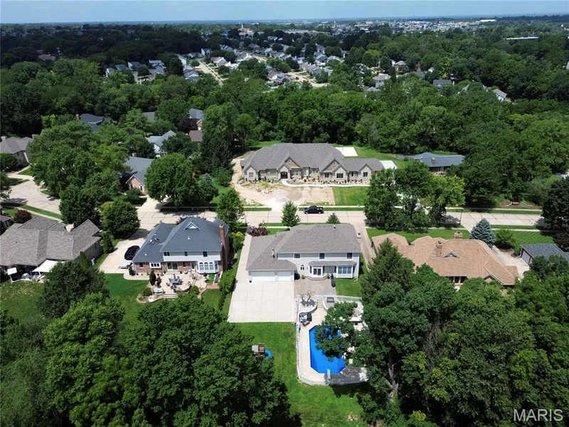 16 Delacroix Place, St Charles, MO 63303 — listing photo 7 of 97