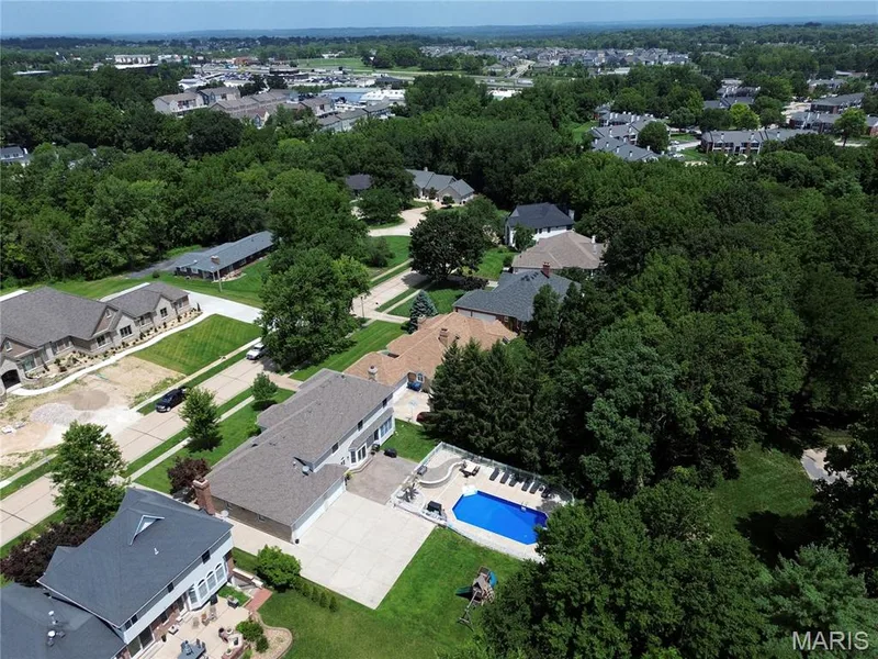 16 Delacroix Place, St Charles, MO 63303 — listing photo 8 of 97