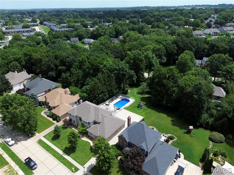 16 Delacroix Place, St Charles, MO 63303 — listing photo 9 of 97