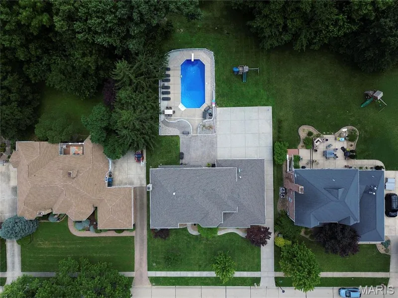 16 Delacroix Place, St Charles, MO 63303 — listing photo 10 of 97
