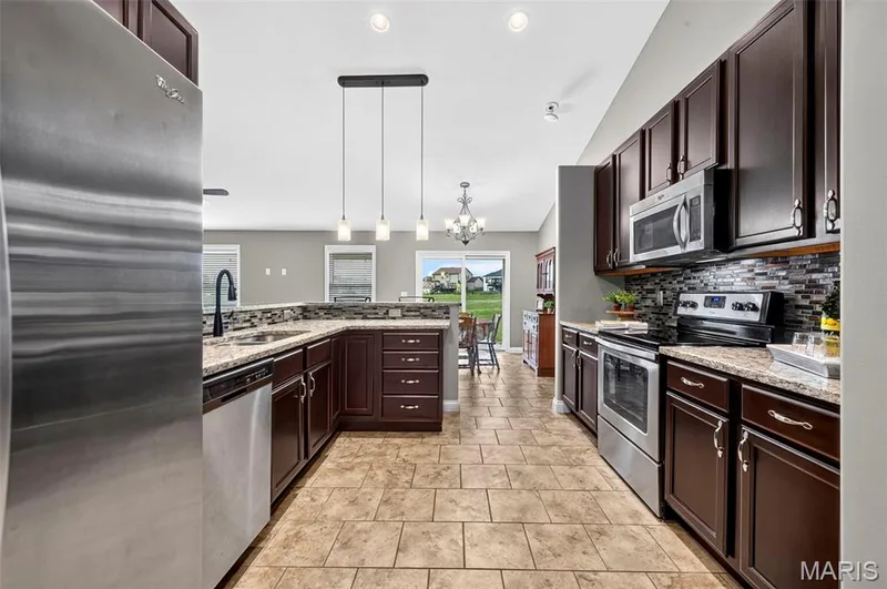 159 Shadow Pointe Drive, Wentzville, MO 63385 — listing photo 8 of 30