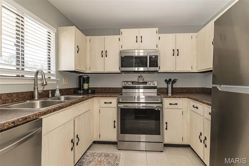 612 Summer Winds Lane #E, St Peters, MO 63376 — listing photo 4 of 22