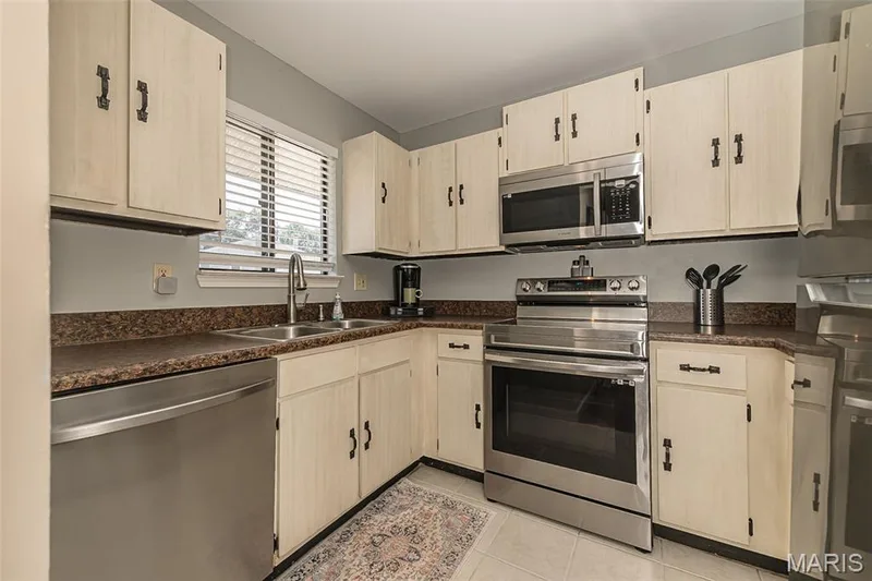 612 Summer Winds Lane #E, St Peters, MO 63376 — listing photo 9 of 22