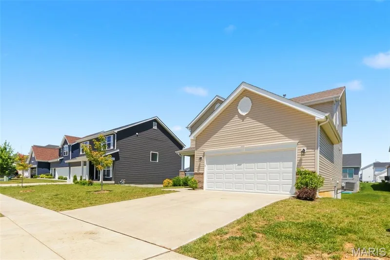 219 Burrograss Drive, Wentzville, MO 63385 — listing photo 5 of 46