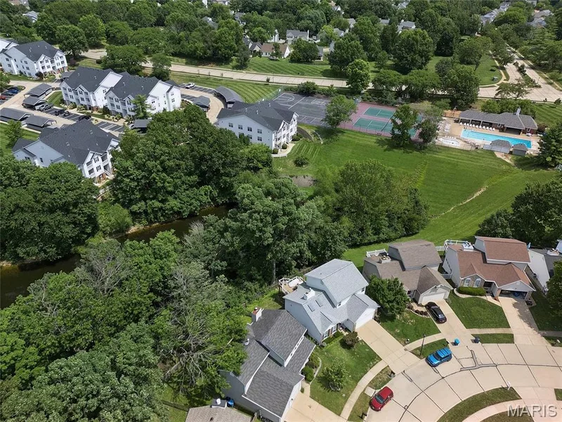 Short walk to ALL the HOA amenities — 16566 Victoria Crossing Drive #B, Wildwood, MO 63040