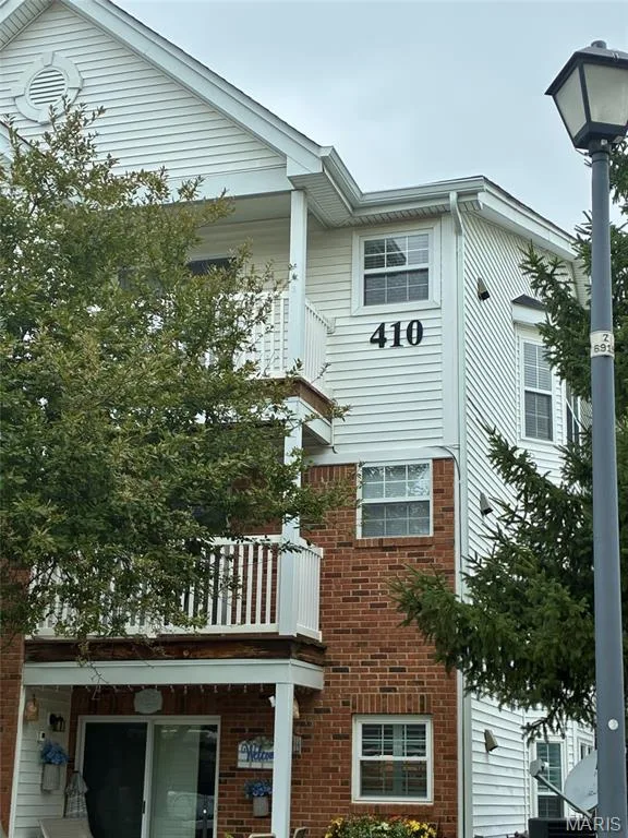 410 Benton Drive #L, St Peters, MO — listing photo 1