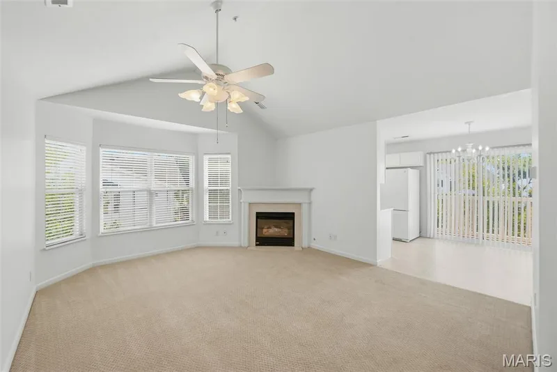 410 Benton Drive #L, St Peters, MO 63376 — listing photo 3 of 34