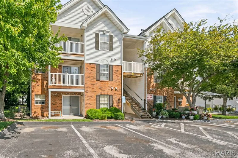 410 Benton Drive #L, St Peters, MO 63376 — listing photo 7 of 34